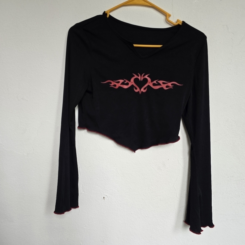 Black and Pink Y2K Flame Heart Long Sleeves Crop Top - Picture 2 of 8